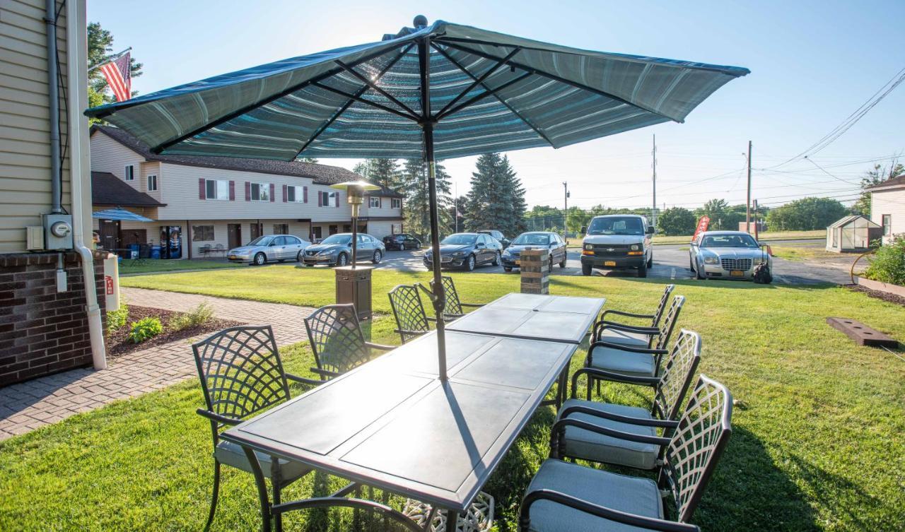 Blue Spruce Motel Массіна Екстер'єр фото